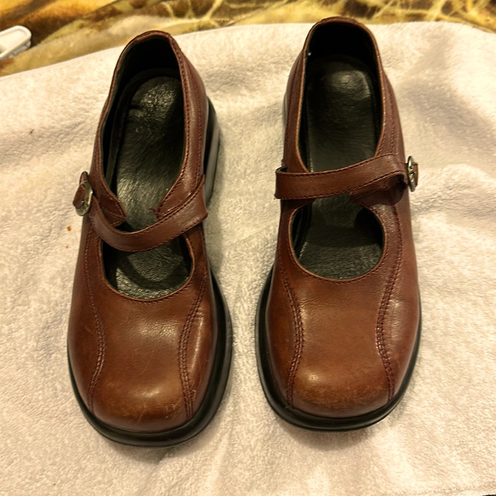 DANSKO MaryJane style shoes.  Burgundy. Sz EU 39/ US Approx Sz 9.